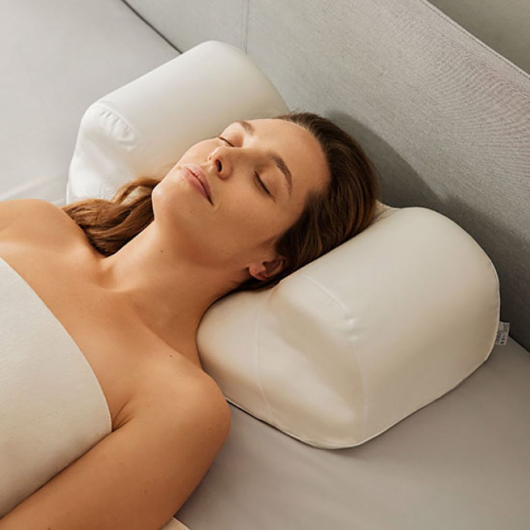 Woman Using Sleep and Glow AULA Anti-aging Pillow