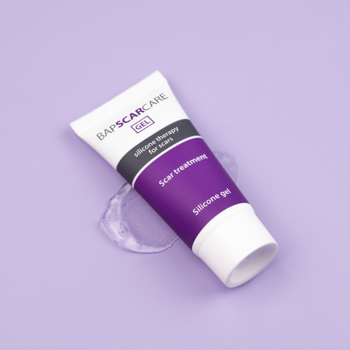 Silicone gel for scars in a white and purple 20g tube, with transparent gel and a white cap